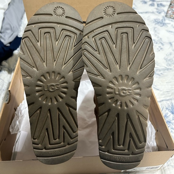 Uggs Classic Short II size 6 - Picture 2 of 8